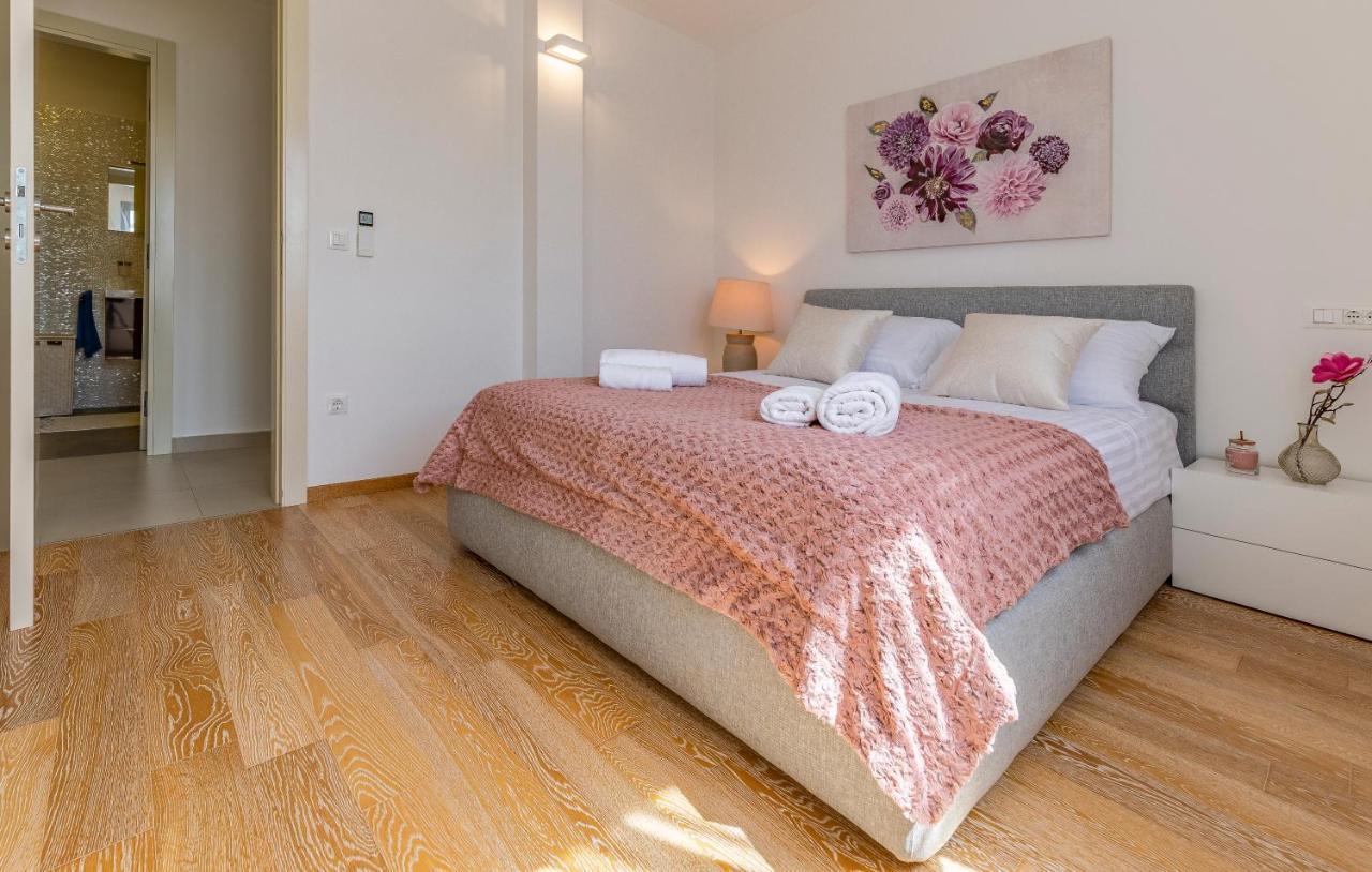 Paradiso Luxury Apartment, 罗维尼 外观 照片
