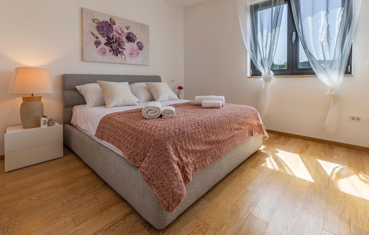 Paradiso Luxury Apartment, 罗维尼 外观 照片